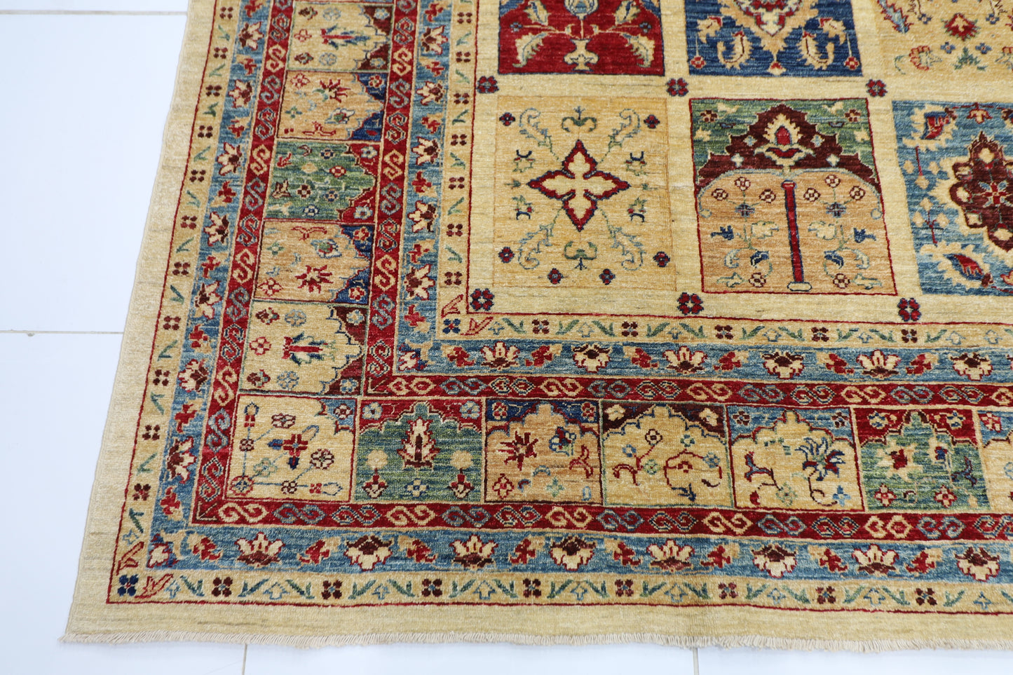 271 x 373 cm | Bakhtiari Afghan Tribal Hand Knotted Carpet