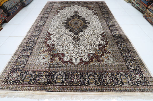 268 x 406 cm | Heriz Bamboo Silk Hand Knotted Carpet