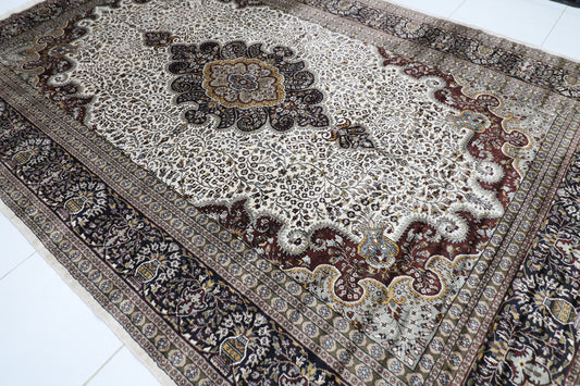 268 x 406 cm | Heriz Bamboo Silk Hand Knotted Carpet