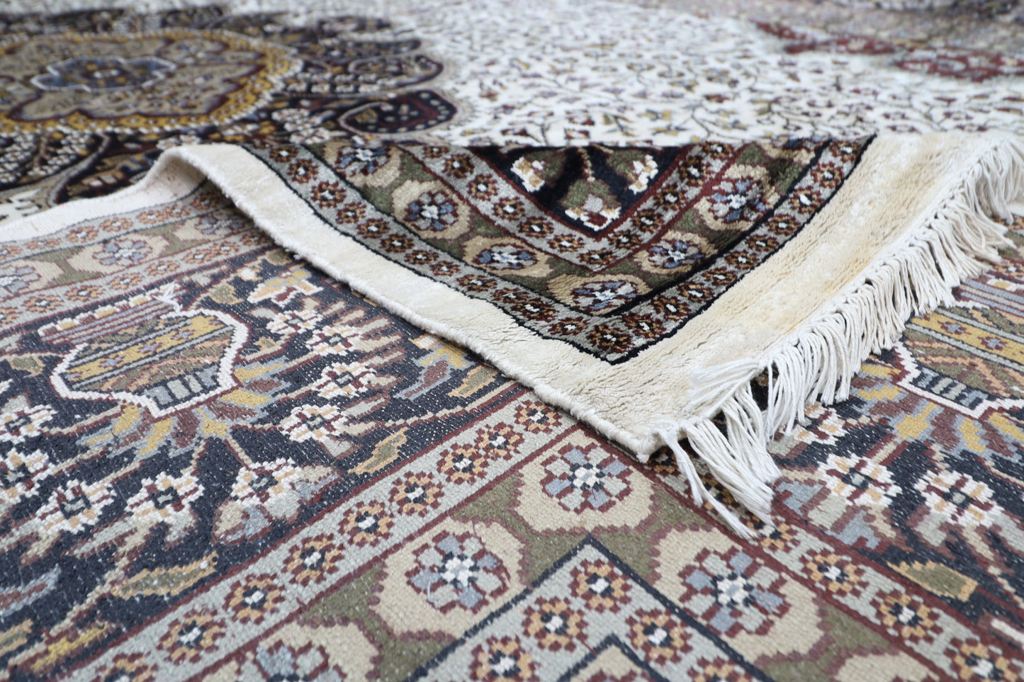 268 x 406 cm | Heriz Bamboo Silk Hand Knotted Carpet