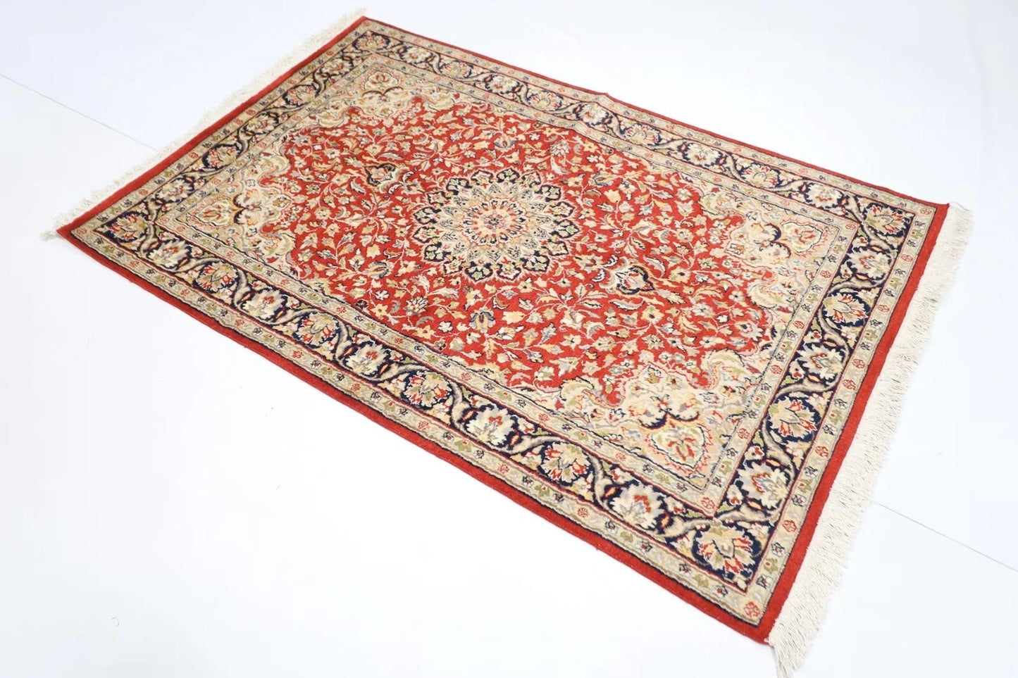 122 x 188 cm | Medallion Tribal Hand Knotted Veg Dye Wool carpet