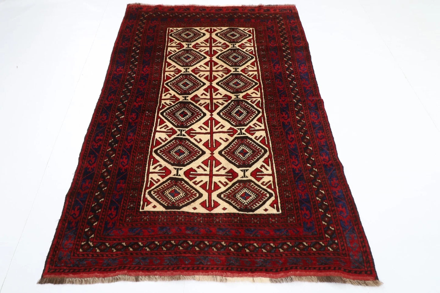 136 x 200 cm | Baluchi Afghan Tribal Hand Knotted Veg Dye Wool carpet