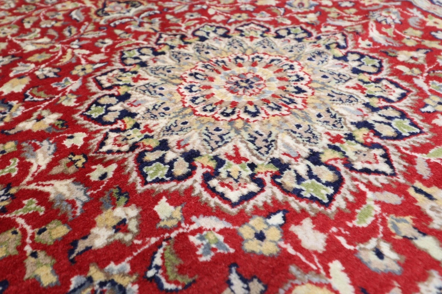 122 x 188 cm | Medallion Tribal Hand Knotted Veg Dye Wool carpet