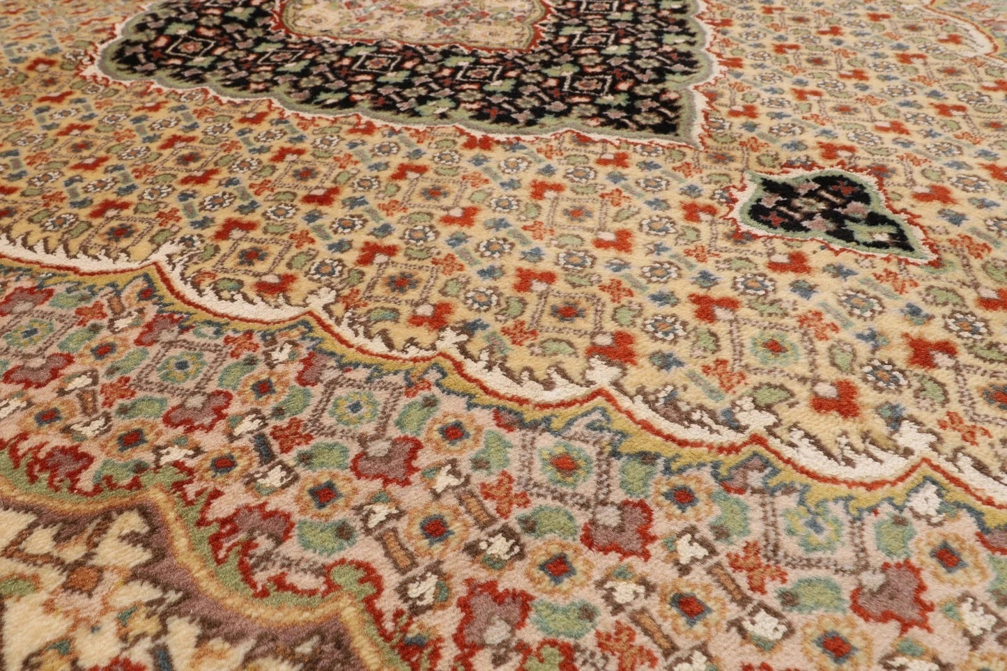 121 x 189 cm | Heriz Tribal Hand Knotted Veg Dye Wool carpet