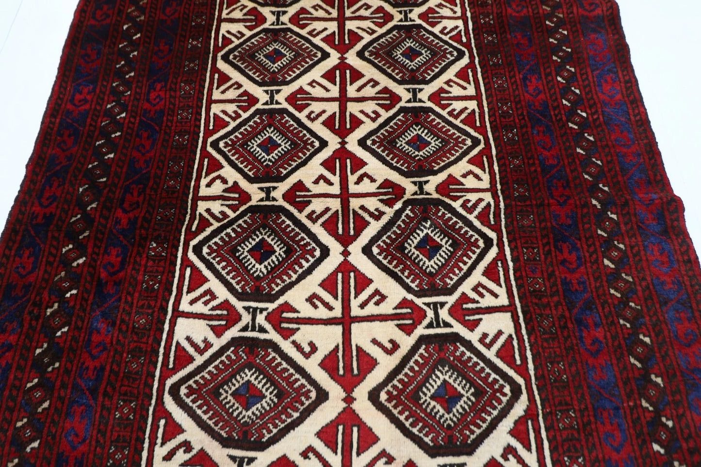 136 x 200 cm | Baluchi Afghan Tribal Hand Knotted Veg Dye Wool carpet