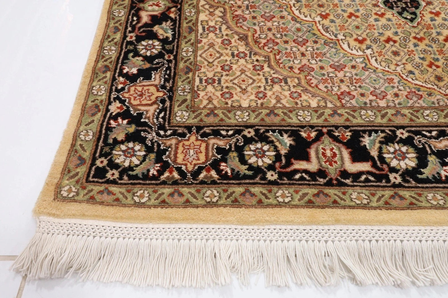 121 x 189 cm | Heriz Tribal Hand Knotted Veg Dye Wool carpet