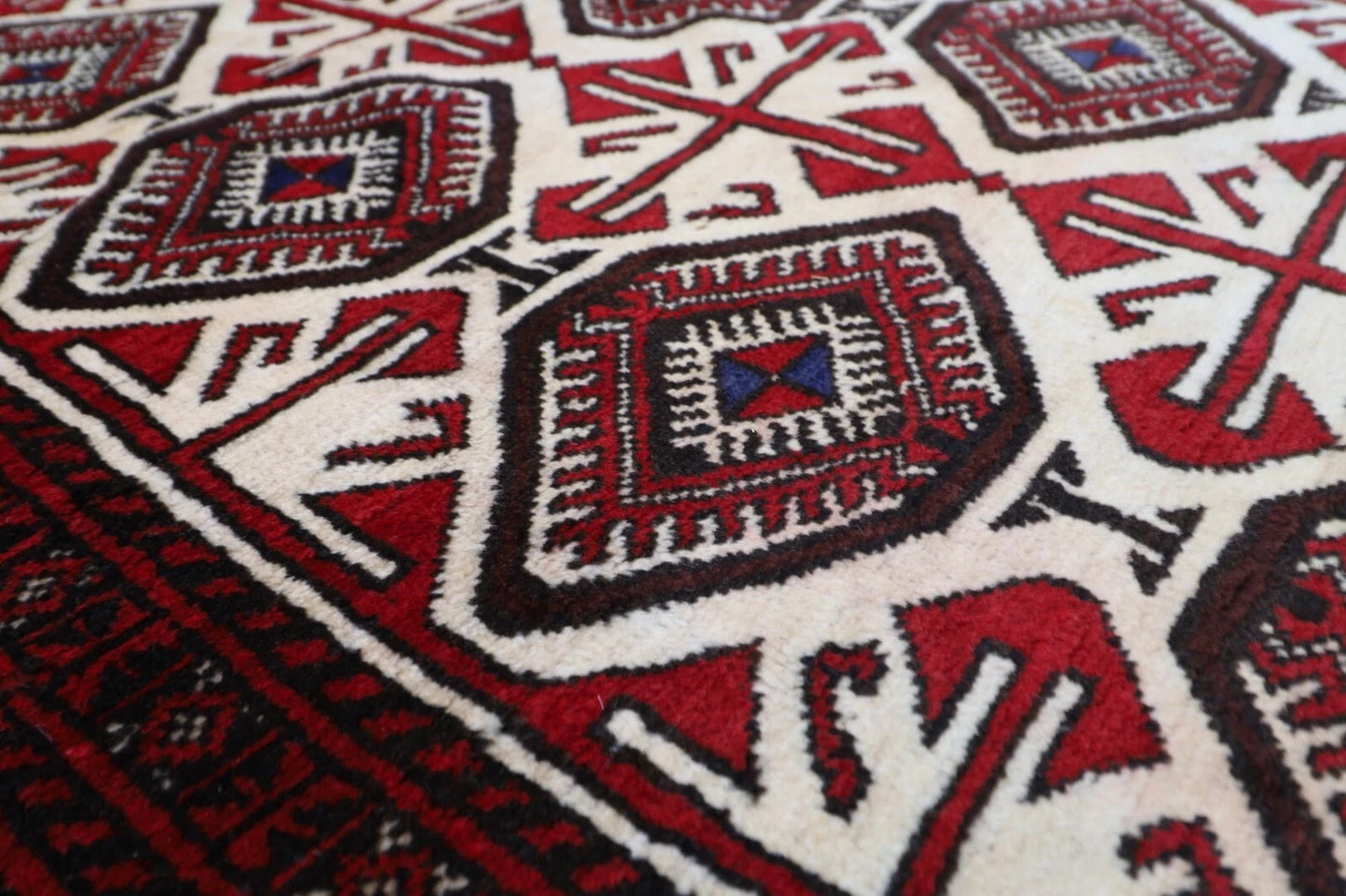 136 x 200 cm | Baluchi Afghan Tribal Hand Knotted Veg Dye Wool carpet