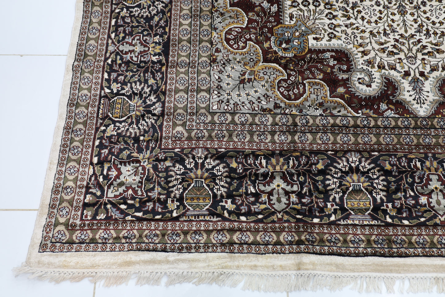 268 x 406 cm | Heriz Bamboo Silk Hand Knotted Carpet