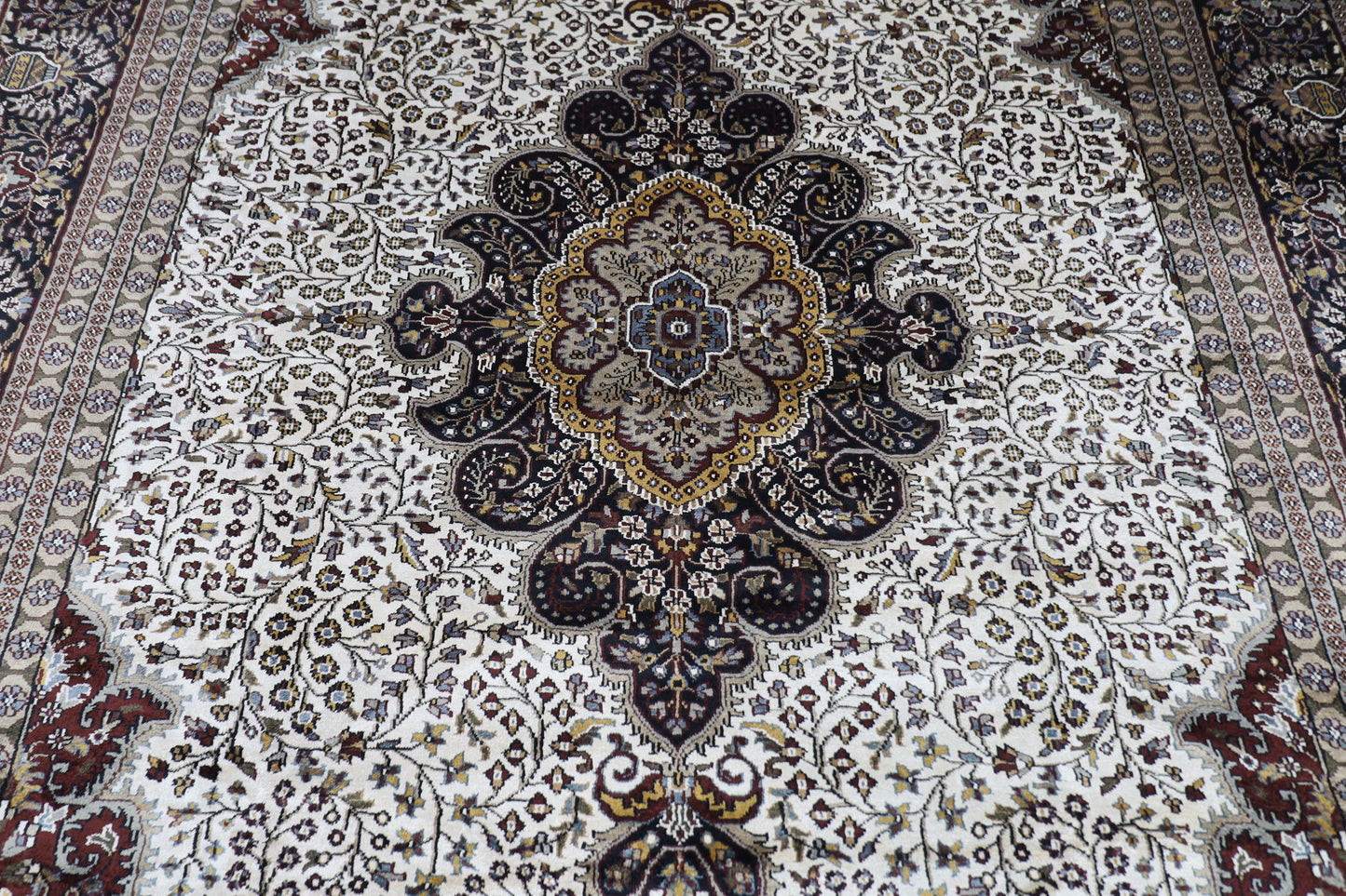 268 x 406 cm | Heriz Bamboo Silk Hand Knotted Carpet