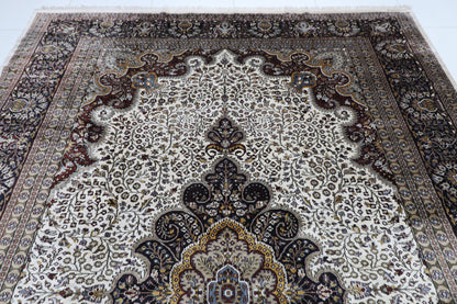 268 x 406 cm | Heriz Bamboo Silk Hand Knotted Carpet