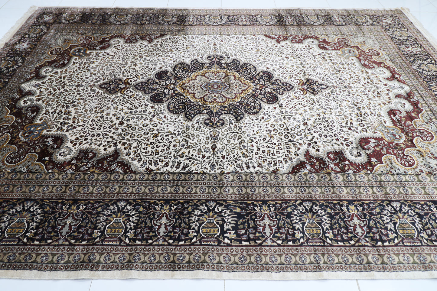 268 x 406 cm | Heriz Bamboo Silk Hand Knotted Carpet