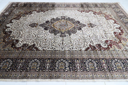 268 x 406 cm | Heriz Bamboo Silk Hand Knotted Carpet