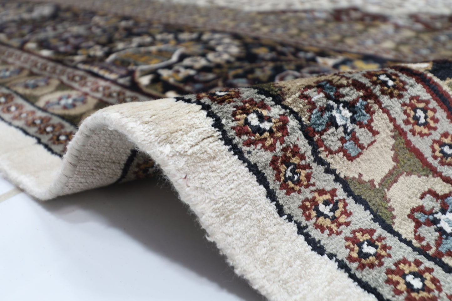 268 x 406 cm | Heriz Bamboo Silk Hand Knotted Carpet
