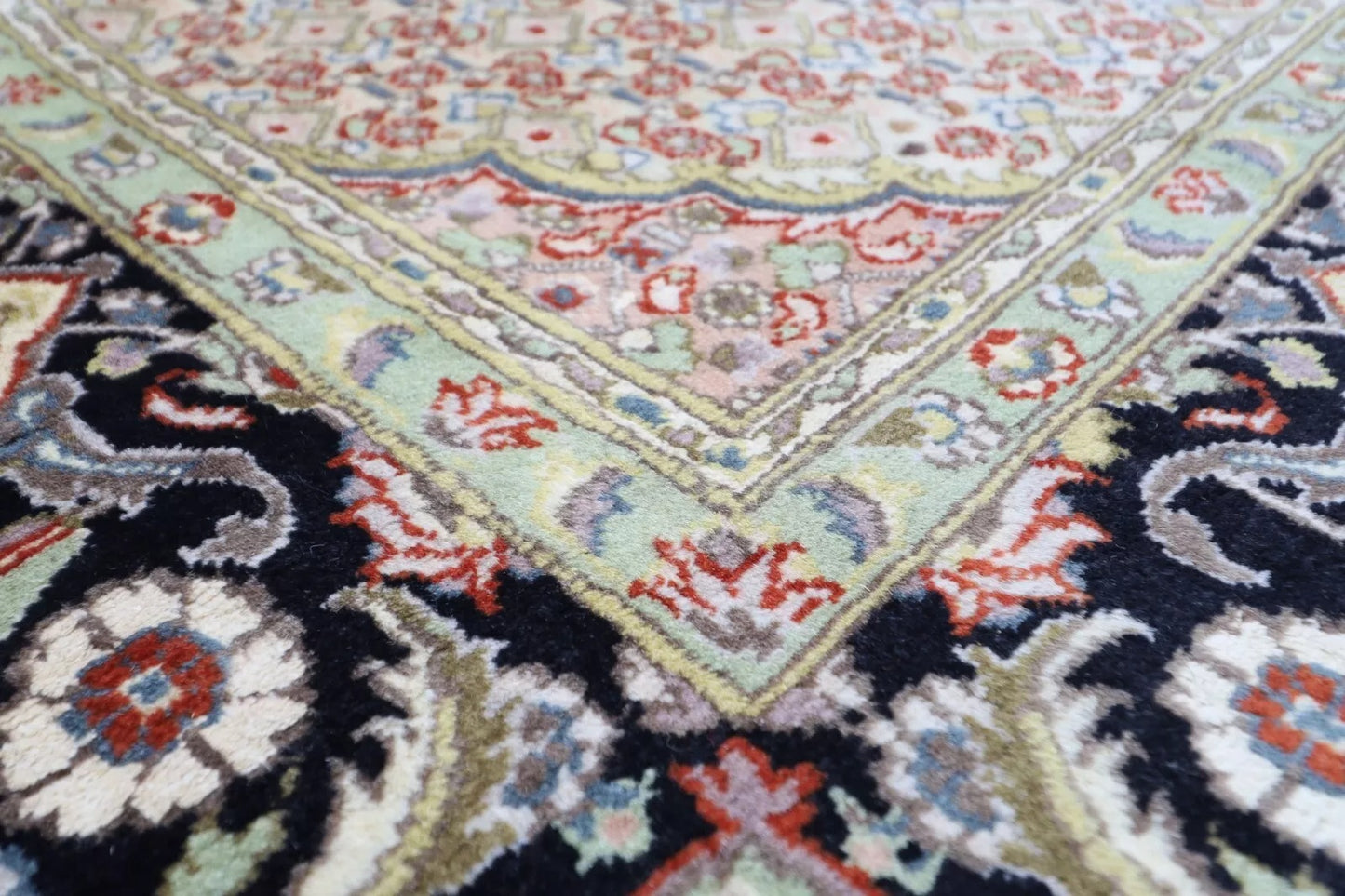 203 x 287 cm | Heriz Tribal Hand Knotted Carpet