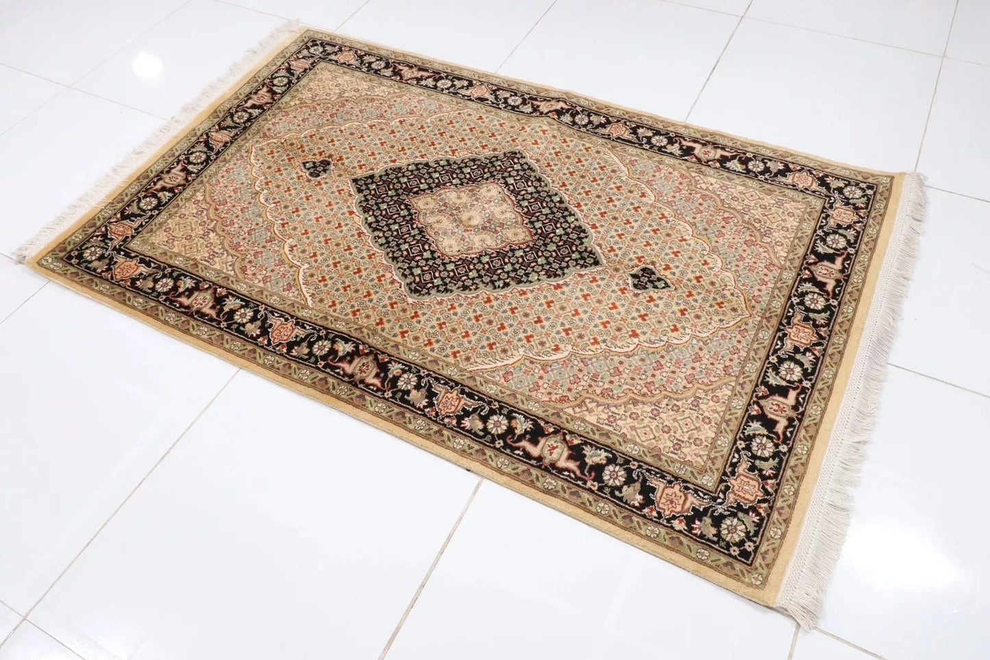 121 x 189 cm | Heriz Tribal Hand Knotted Veg Dye Wool carpet
