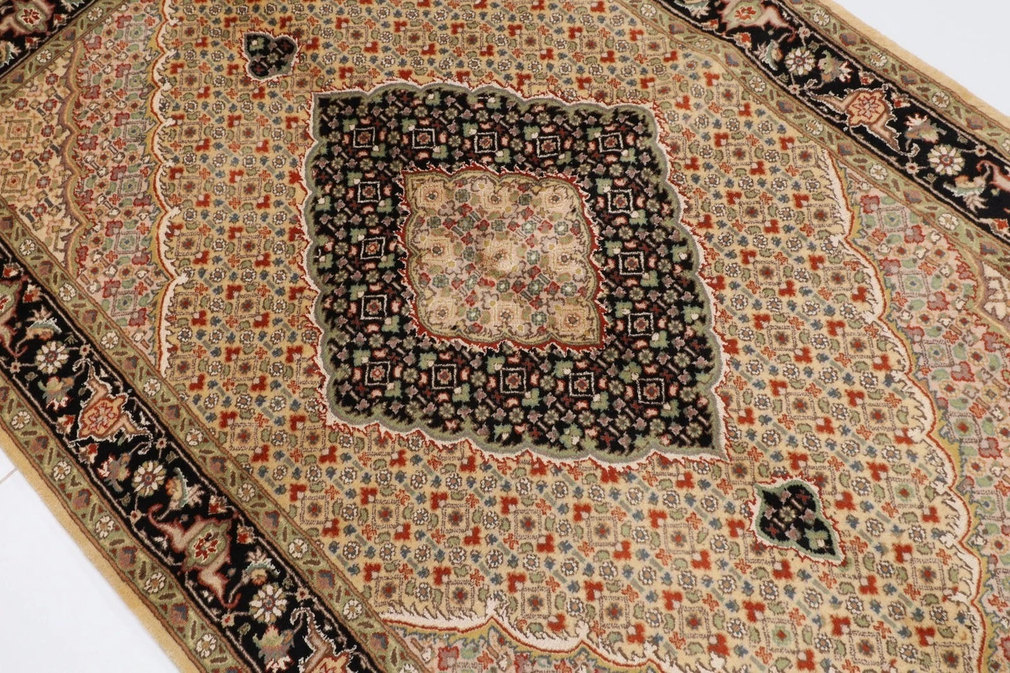 121 x 189 cm | Heriz Tribal Hand Knotted Veg Dye Wool carpet