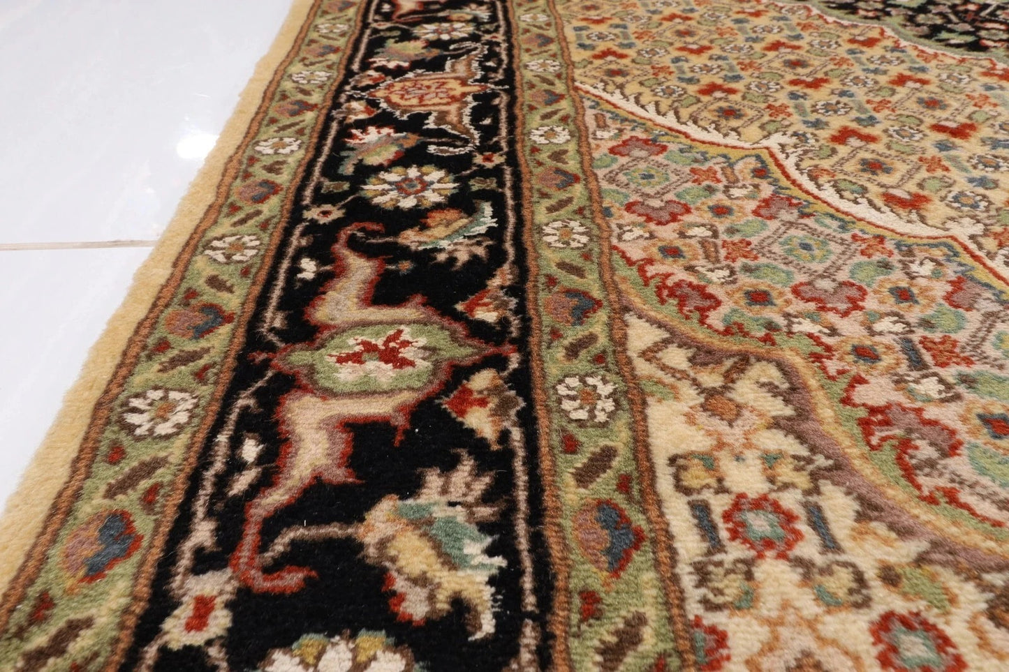 121 x 189 cm | Heriz Tribal Hand Knotted Veg Dye Wool carpet