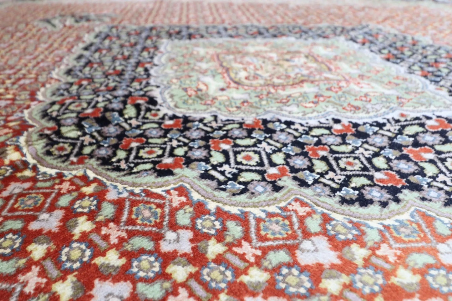 203 x 287 cm | Heriz Tribal Hand Knotted Carpet