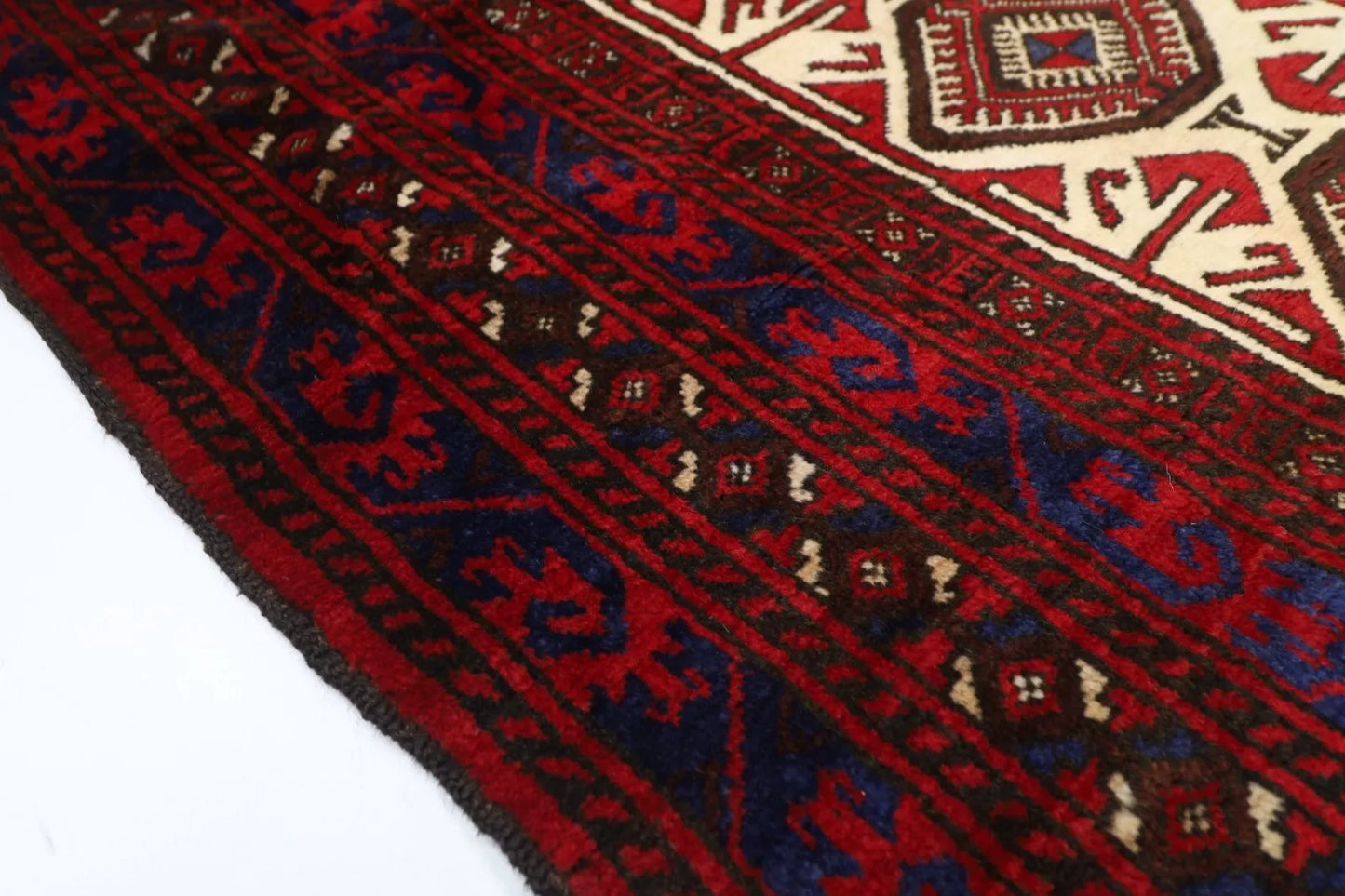 136 x 200 cm | Baluchi Afghan Tribal Hand Knotted Veg Dye Wool carpet